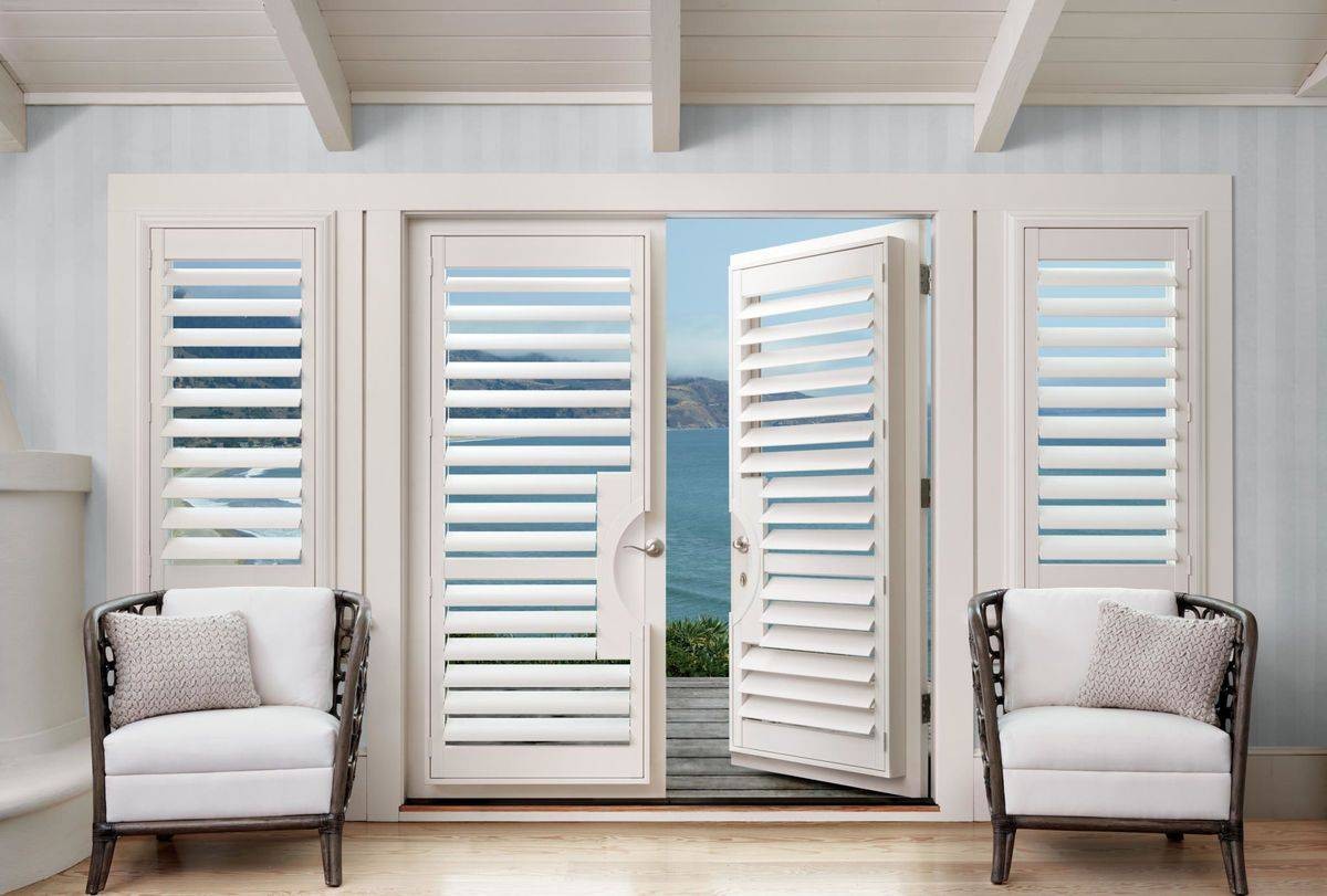 Hunter Douglas Duette® Cellular Shades insulating a Floridian home near Jupiter, FL